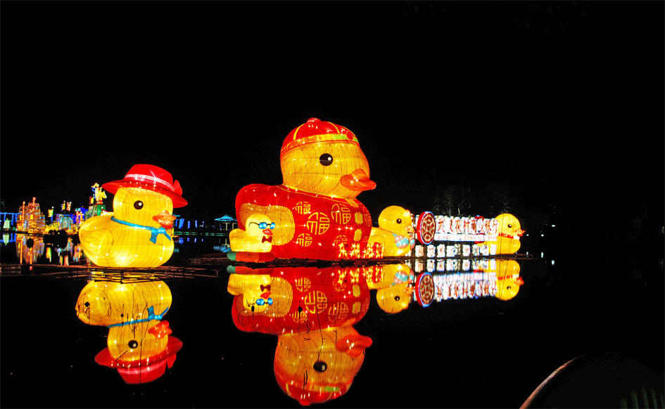 High-quality Lantern Group On Water