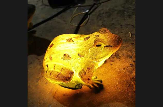 Fiberglass Lantern Frog